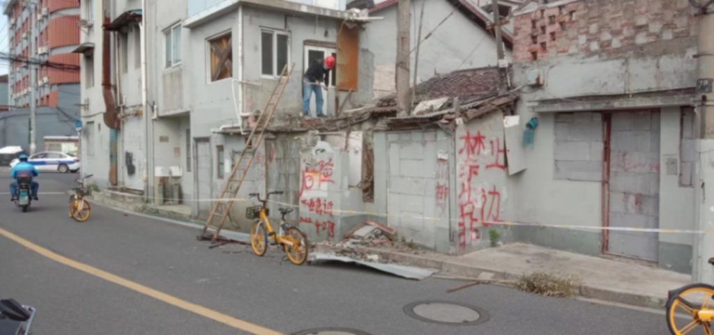 把舊改居民當親人,他是基地的守“滬”天使!- 把舊改居民當親人,他是基地的守“滬”天使!-
